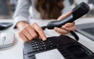 Principais aplicações da injeção plástica em telecomunicações